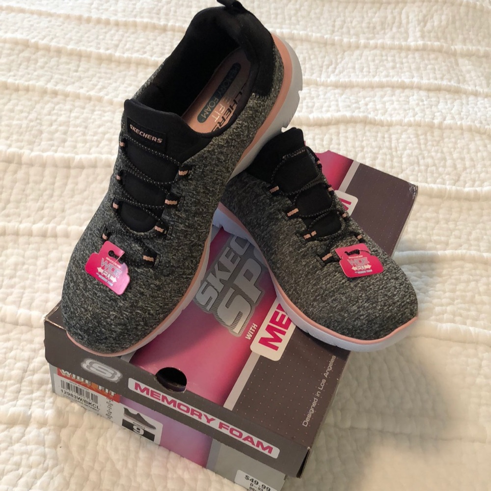 Skechers Memory Foam Sneakers🌸🌺🌼Brand New!